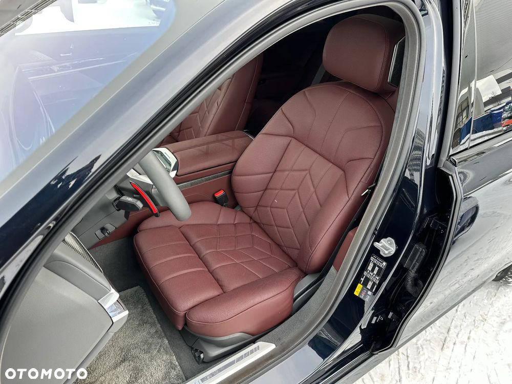 BMW Seria 7 M760e PHEV xDrive sport - 9