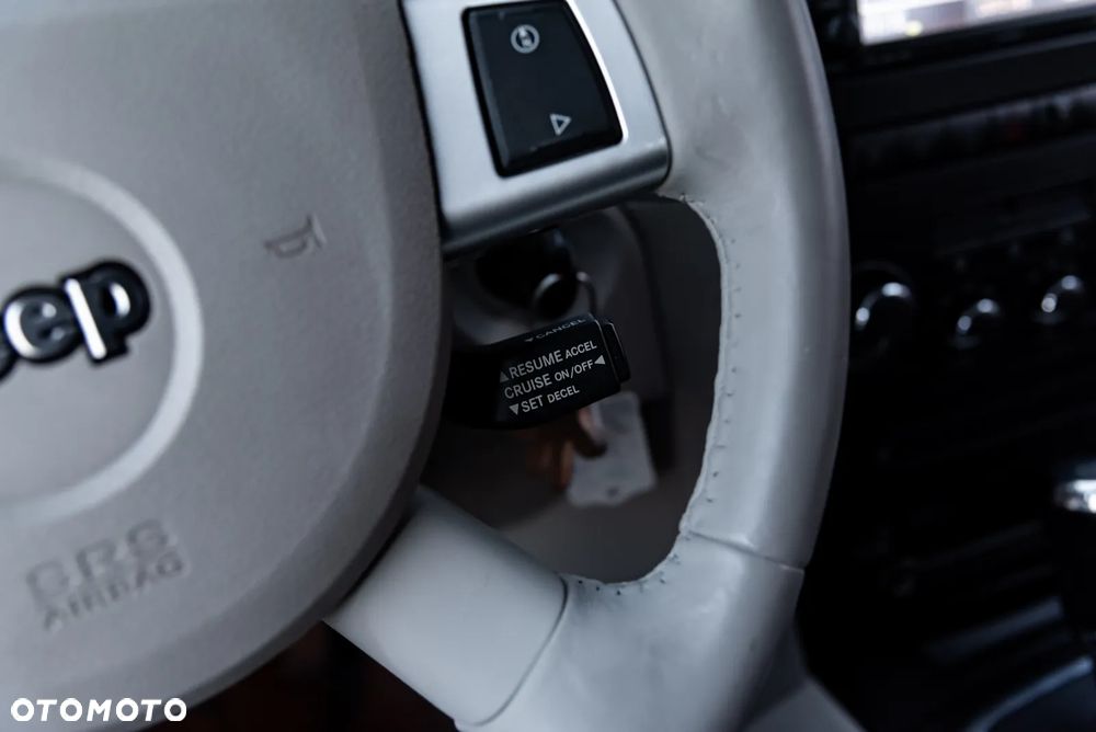Jeep Grand Cherokee 4.7 4x4 Limited - 39