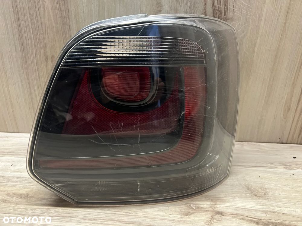 LAMPA TYLNA PRAWA VW POLO 6R - 2
