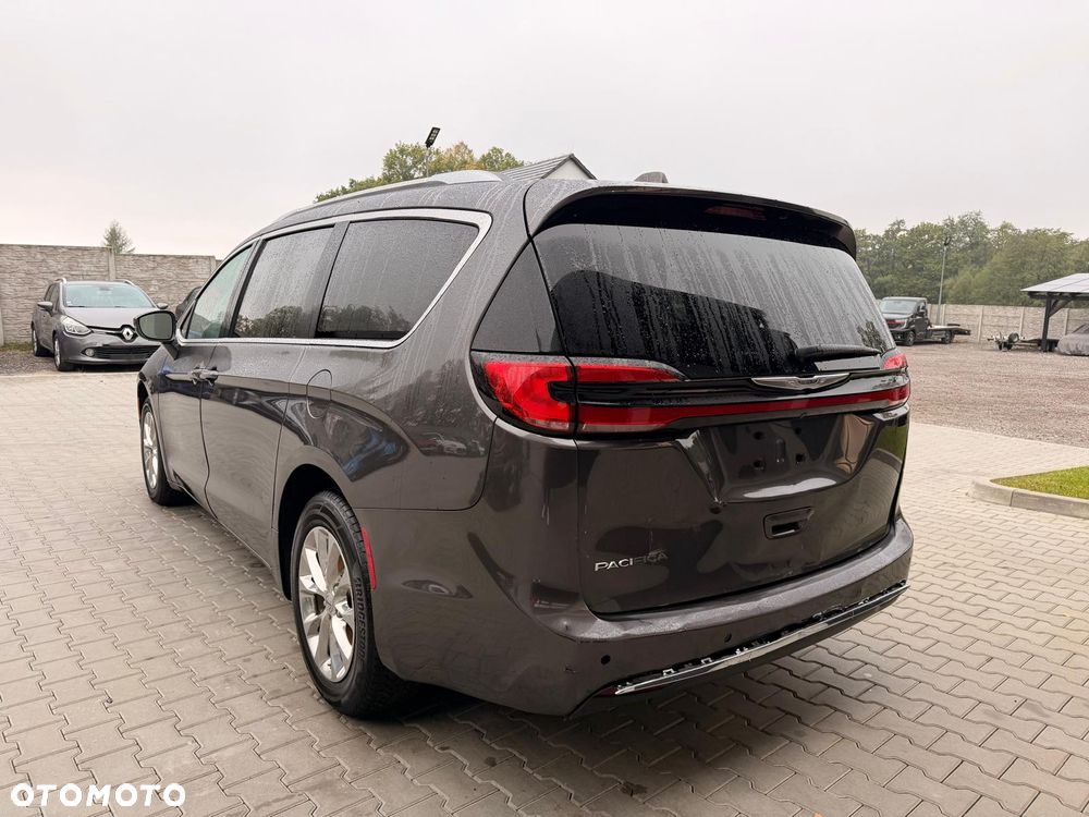 Chrysler Pacifica - 9