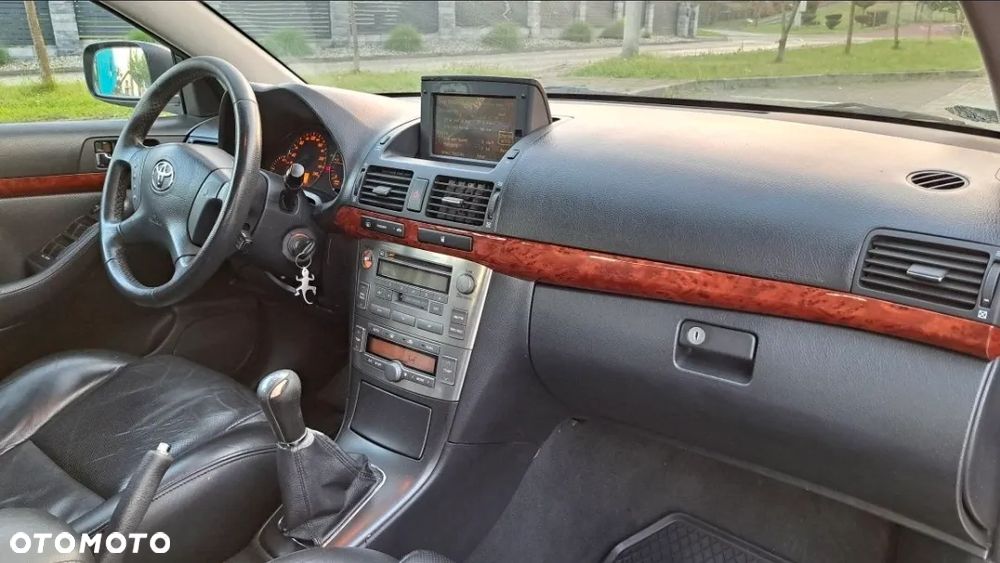 Toyota Avensis 2.0 D-4D - 5