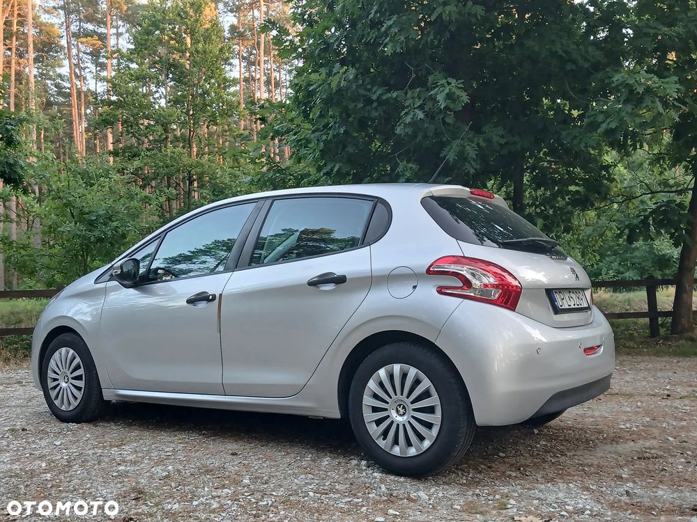 Peugeot 208 2012 photo 4