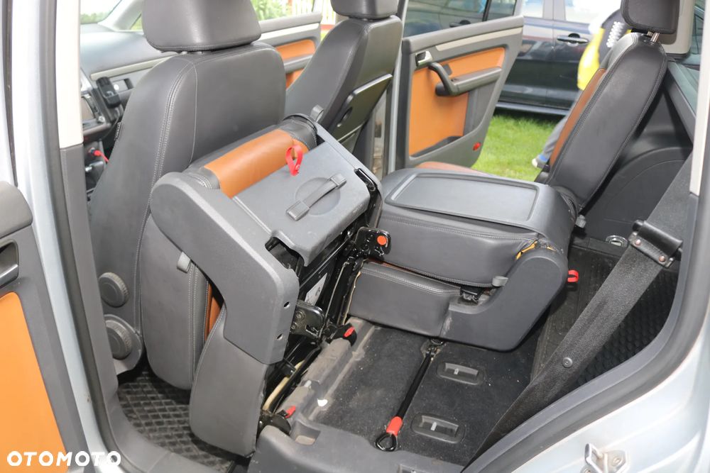 Volkswagen Touran 2.0 TDI DPF Highline DSG - 25