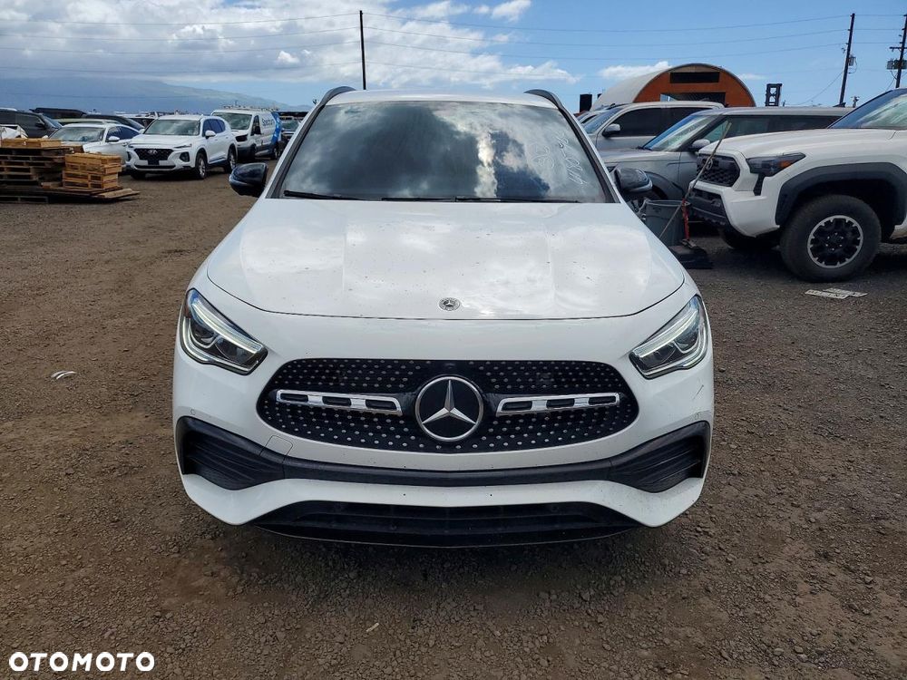 Mercedes-Benz GLA - 5
