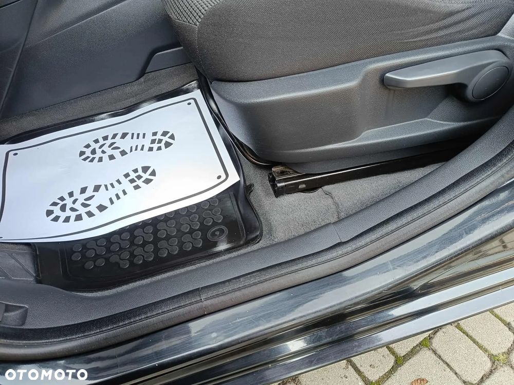 Peugeot 5008 1.6 THP Family 7os - 23