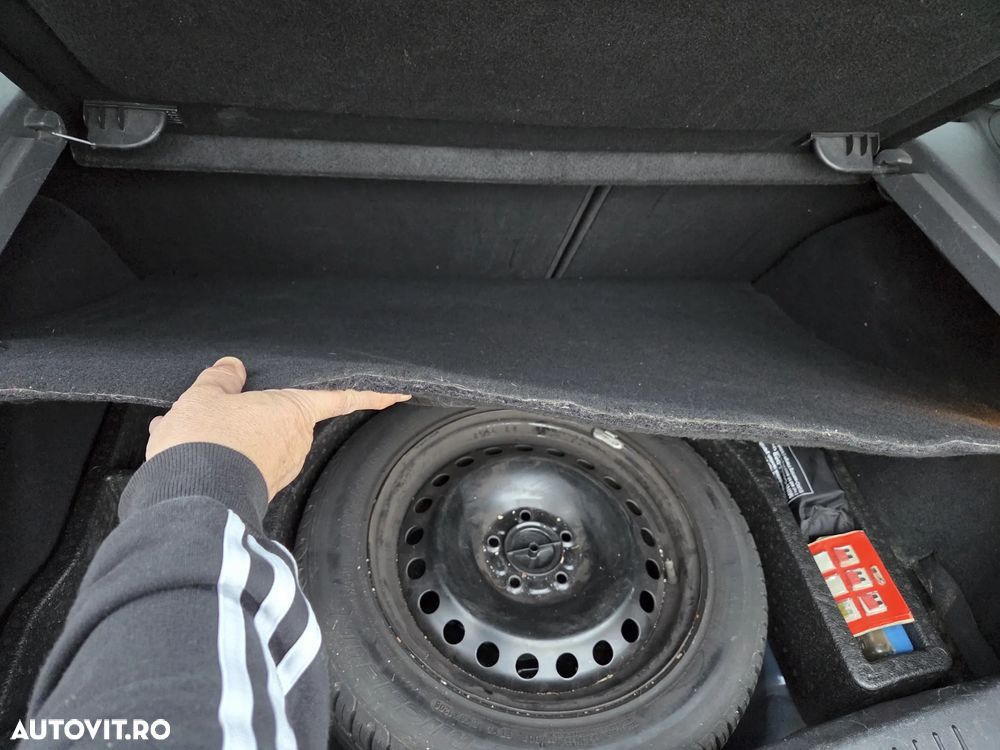 Ford Focus 1.6i 16V Trend - 11