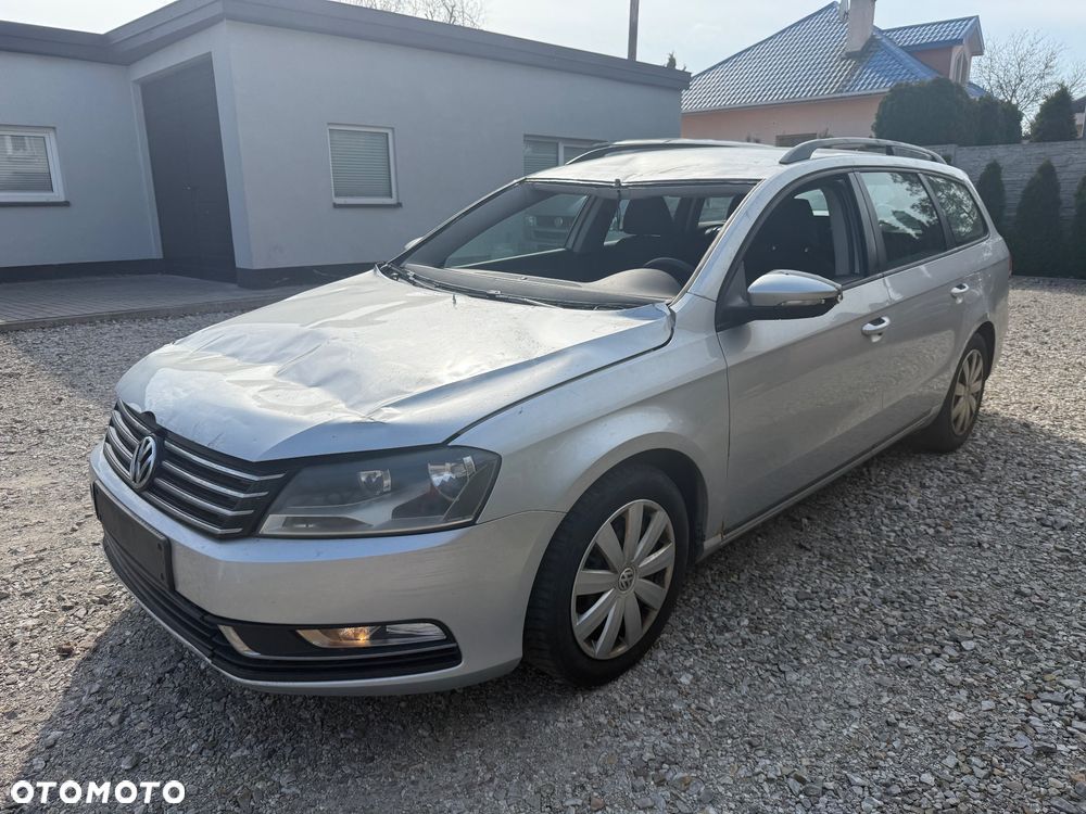 Volkswagen Passat - 1