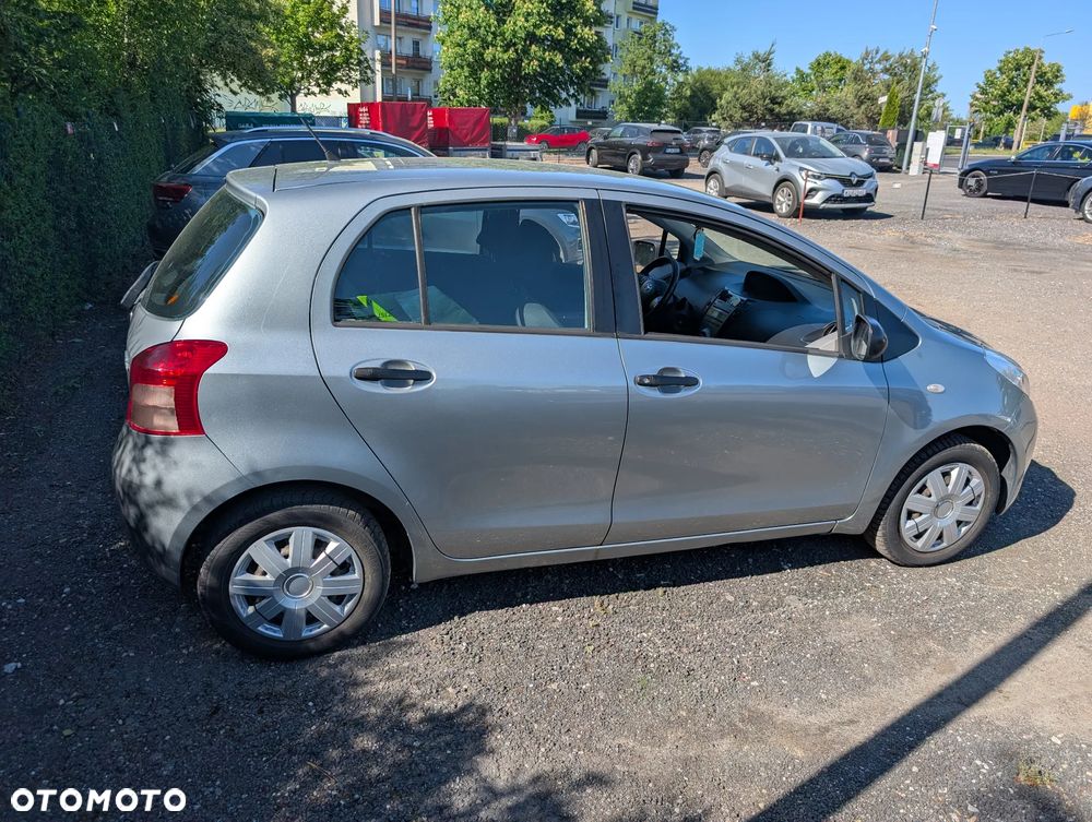 Toyota Yaris 1.3 Luna A/C - 3