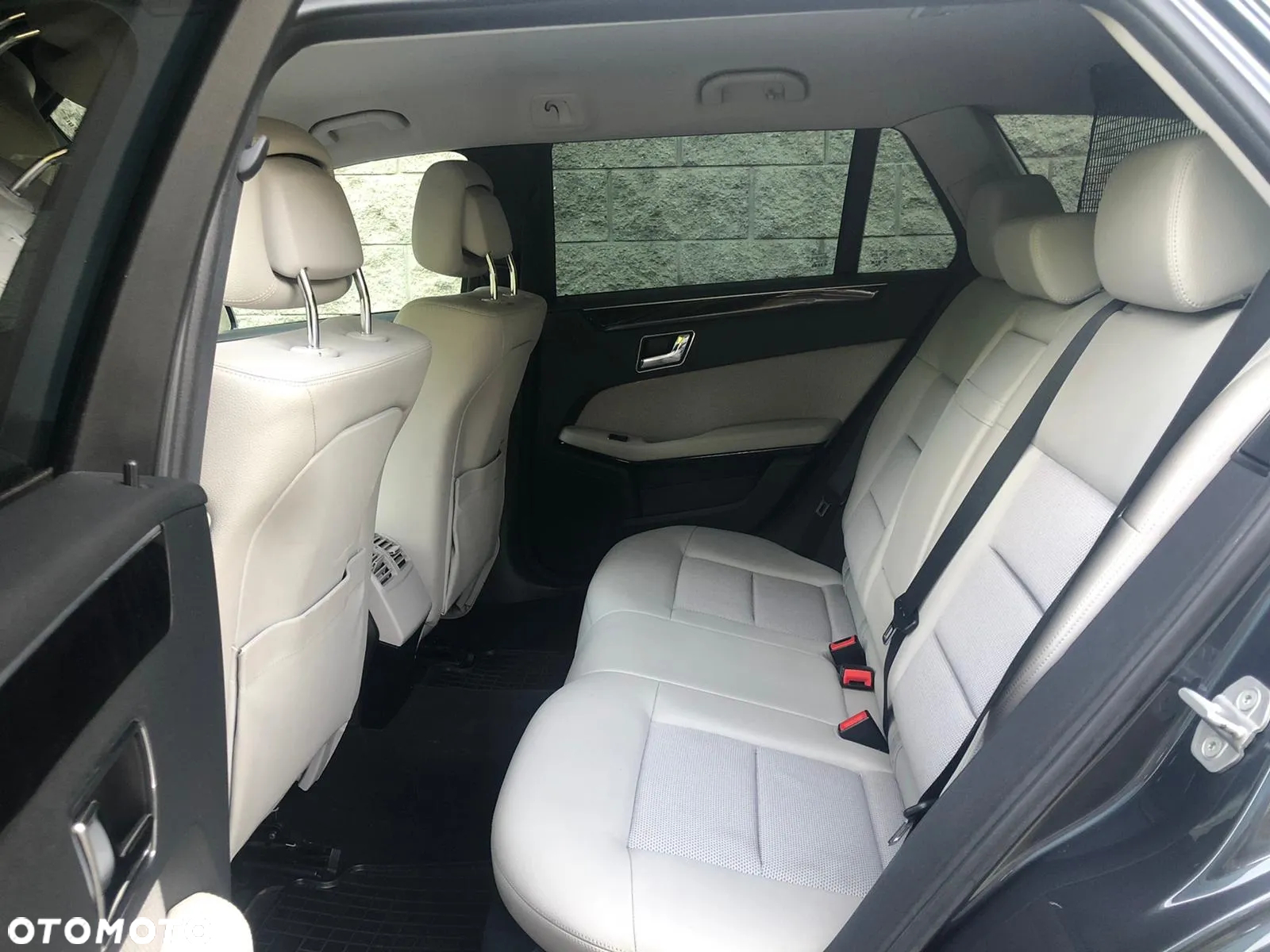 Mercedes-Benz Klasa E 250 CGI BlueEffICIENCY Avantgarde - 15