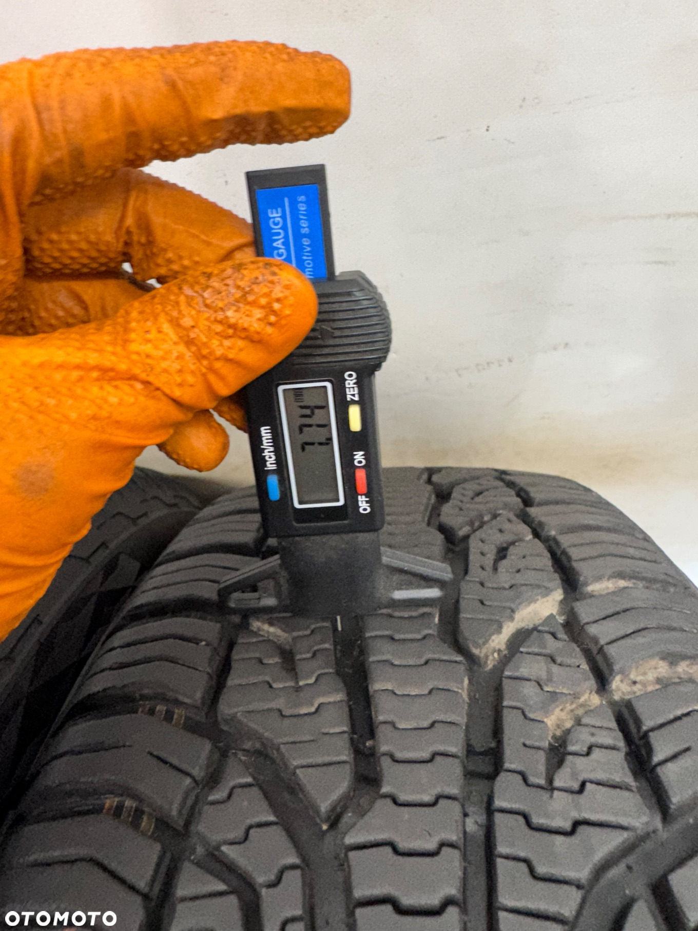 G-2939 195/55R16 87H UNIROYAL ALLSEASONEXPERT 2 - 2