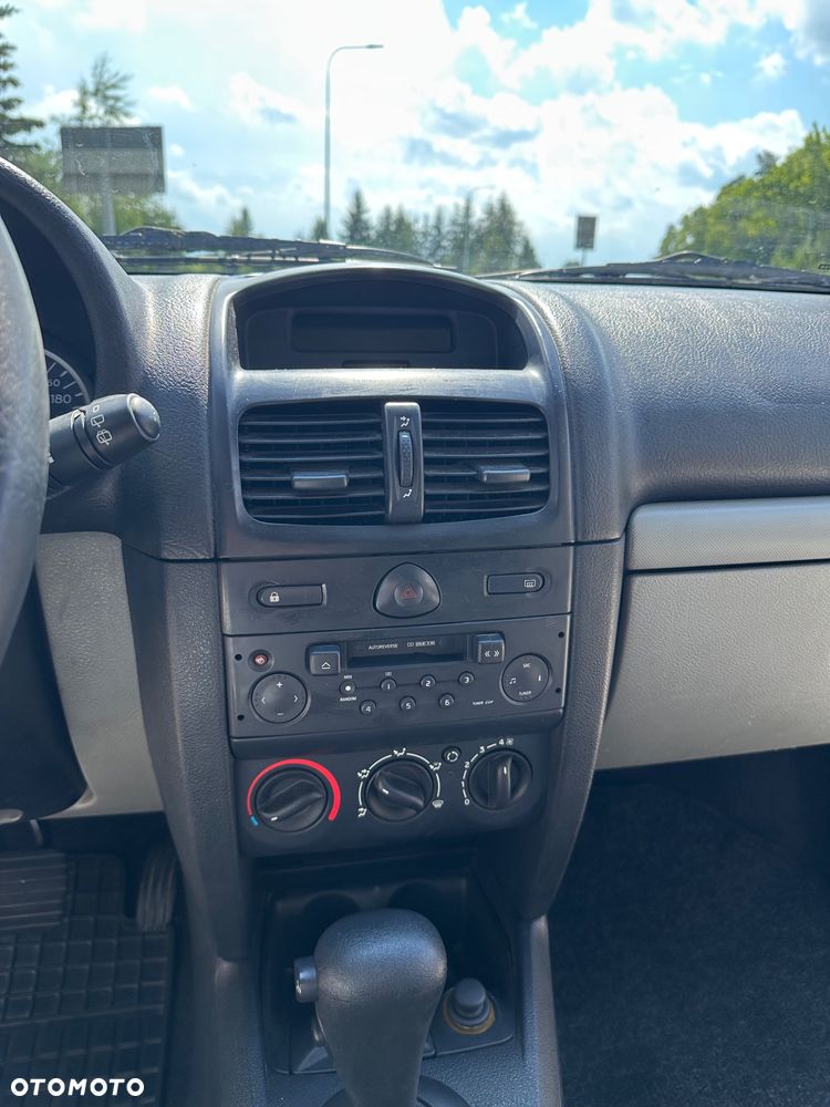 Renault Clio 1.4 16V Dynamique - 10