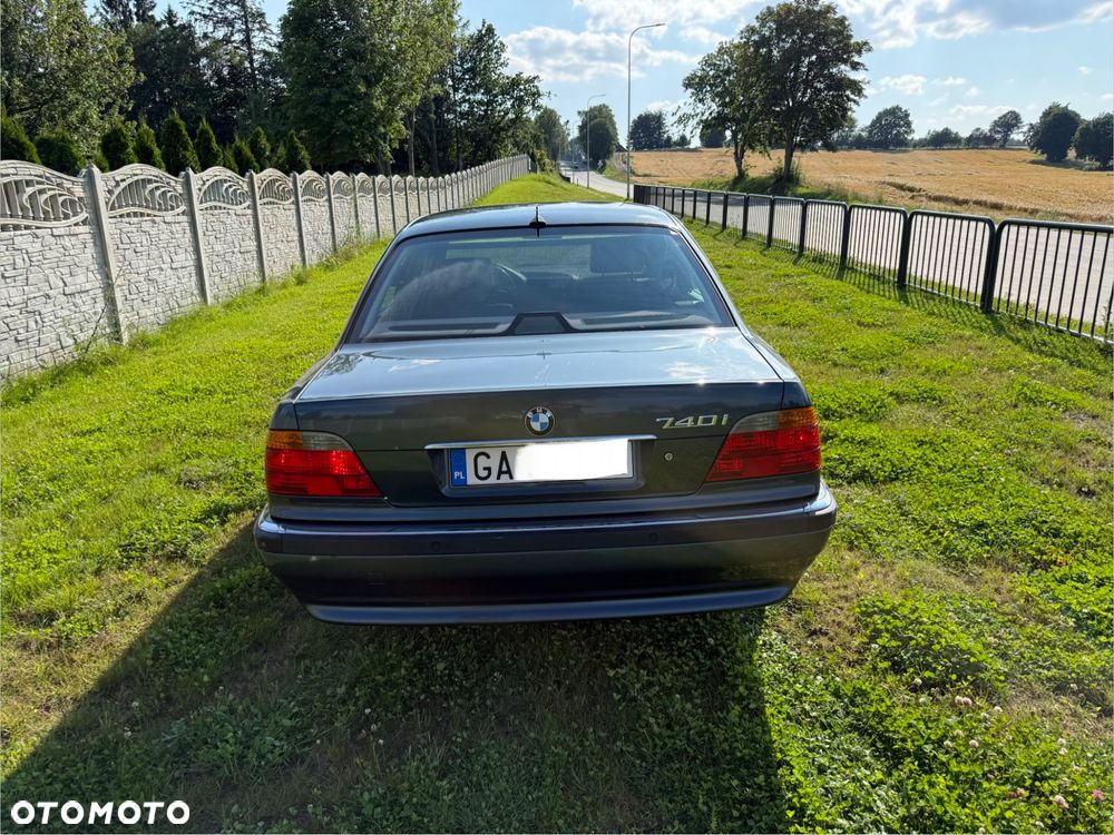 BMW Seria 7 740i - 11