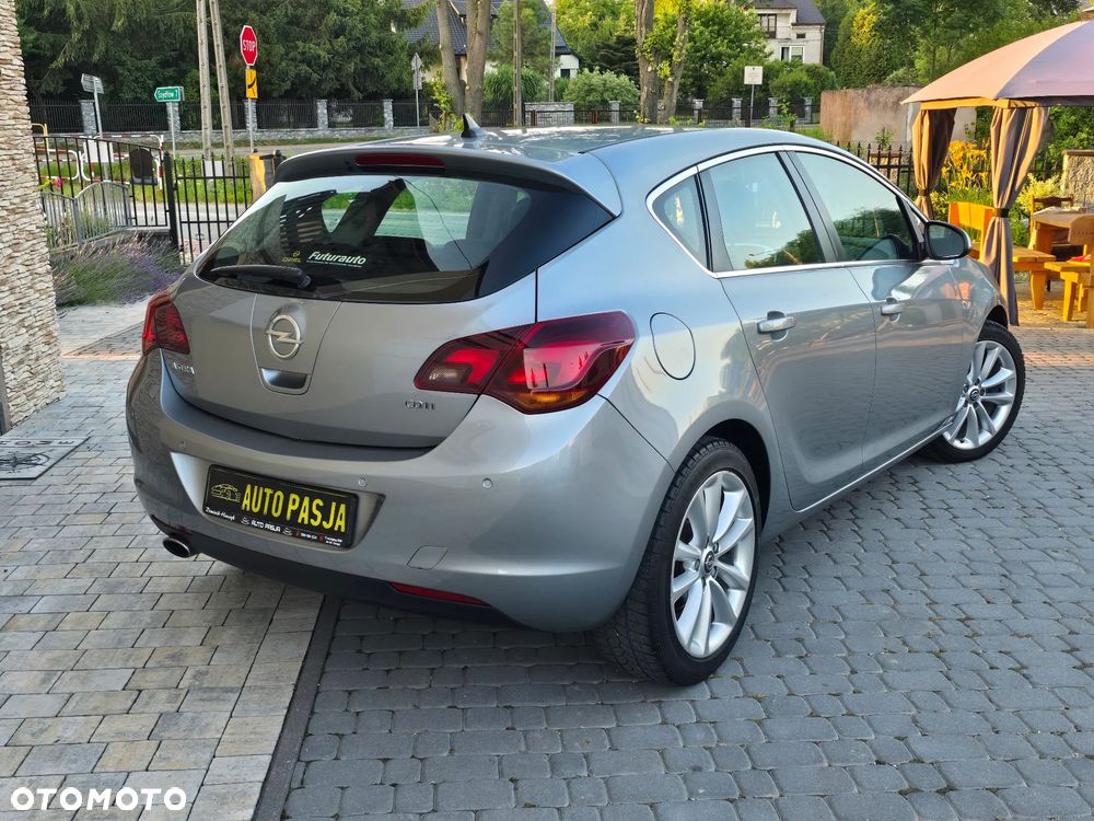 Opel Astra 2.0 CDTI Cosmo - 10