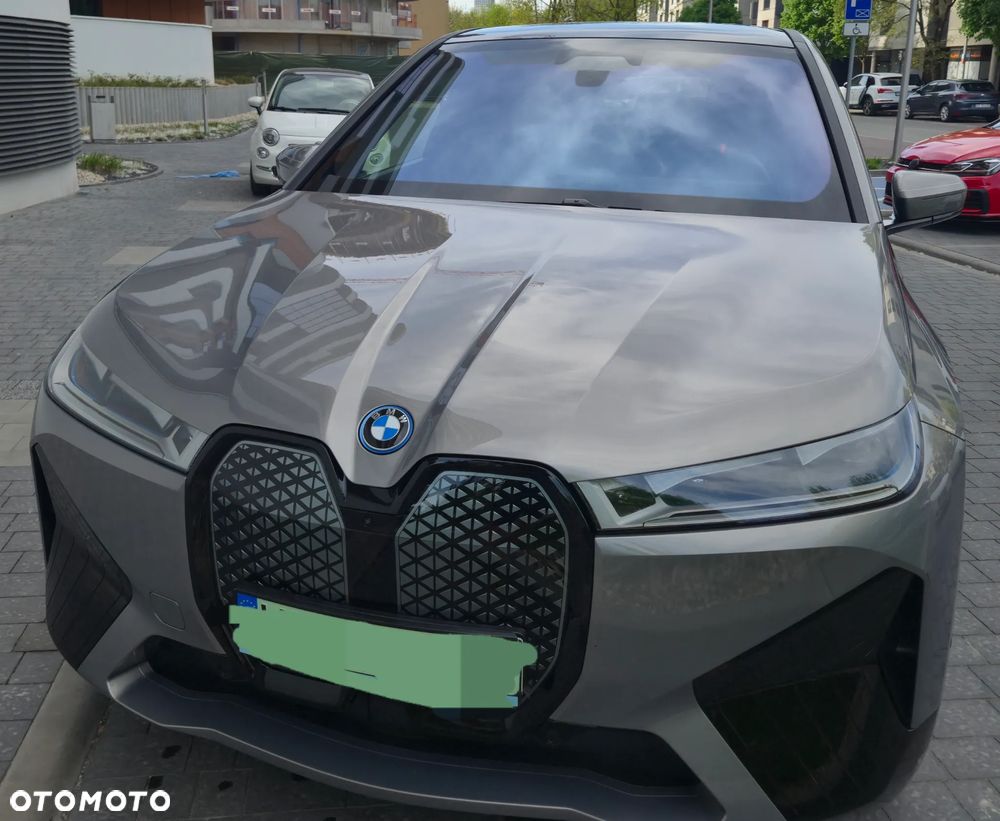 BMW iX - 1