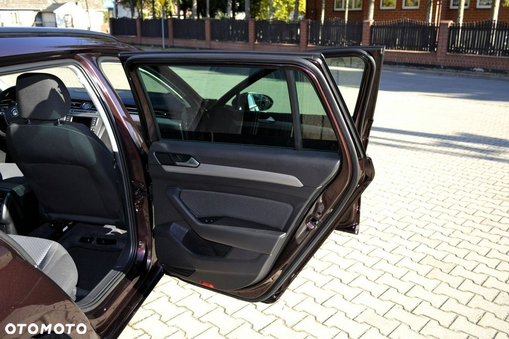 Volkswagen Passat - 20