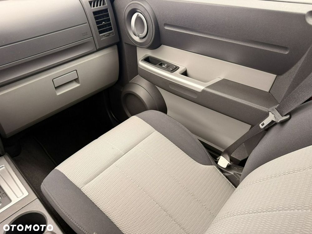Dodge Nitro 2.8 CRD DPF Automatik SXT - 23