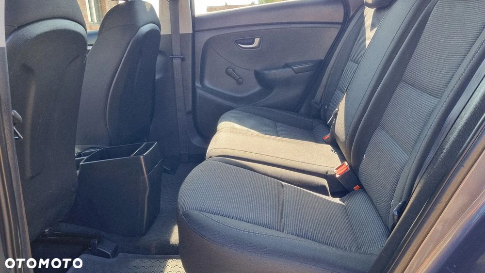 Hyundai i30 blue Kombi 1.4 Style - 21