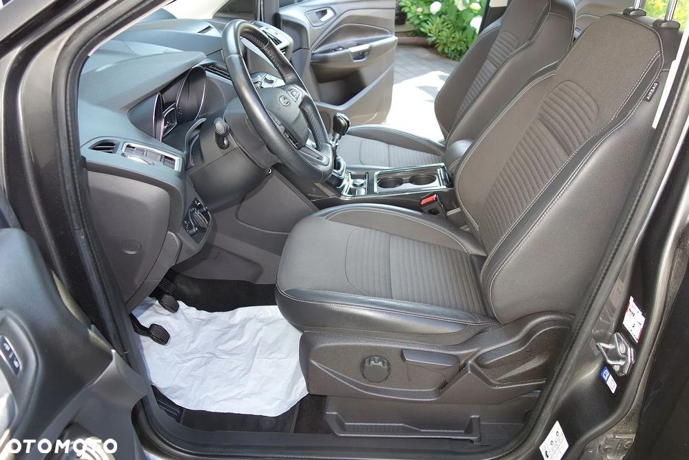 Ford Kuga 2.0 TDCi 4x4 Titanium - 4