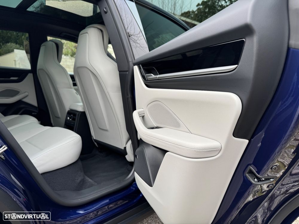 Porsche Macan Electric 4 - 27