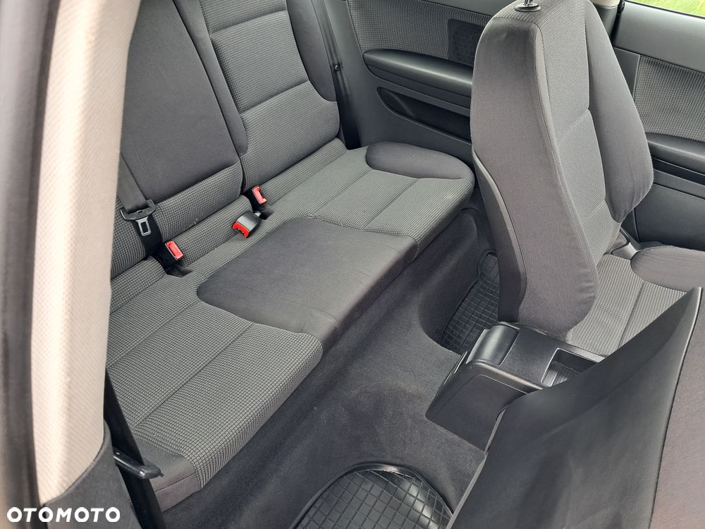 Audi A3 3-drzwiowe 1.6 Ambition - 8