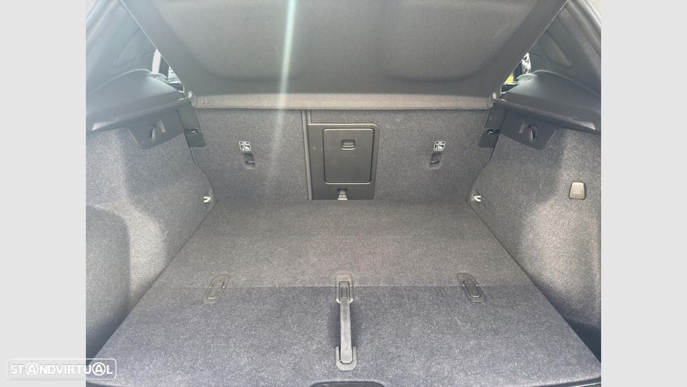 Volvo XC 40 2.0 B3 Plus Dark — fotografia 15