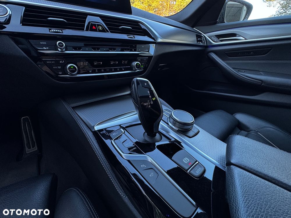 BMW Seria 5 520d M Sport Edition - 16