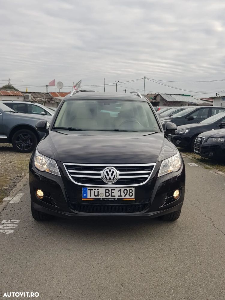 Volkswagen Tiguan - 1