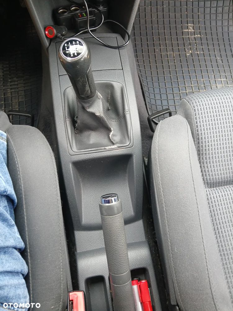 Volkswagen Polo 1.4 16V Trendline - 14