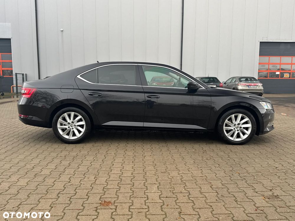 Skoda Superb 2.0 TDI SCR Style DSG - 6