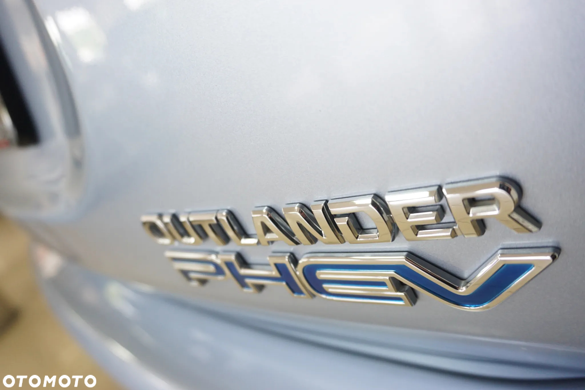 Mitsubishi Outlander 2.0 4WD Plug-In Hybrid Plus - 17