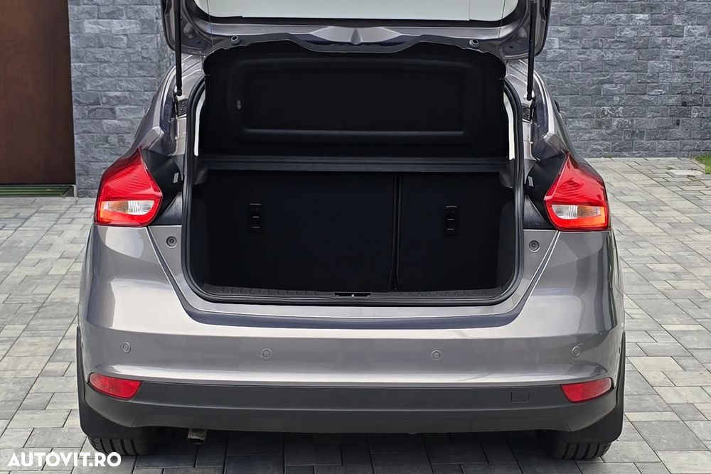 Ford Focus - 23