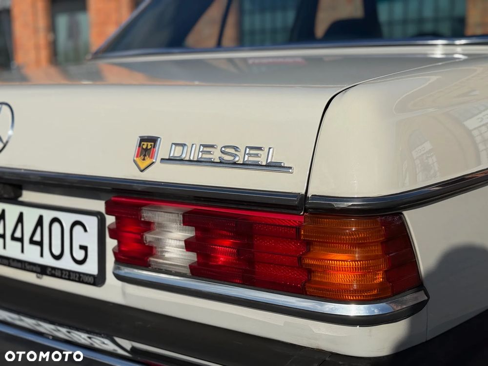 Mercedes-Benz W123 - 15