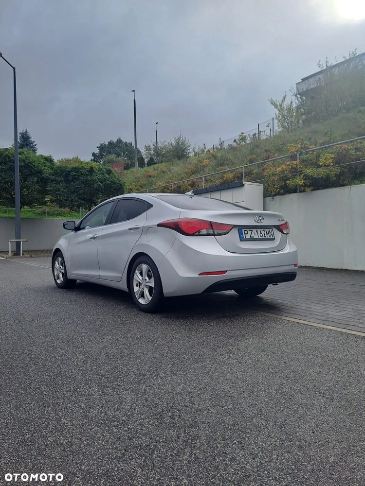 Hyundai Elantra - 1