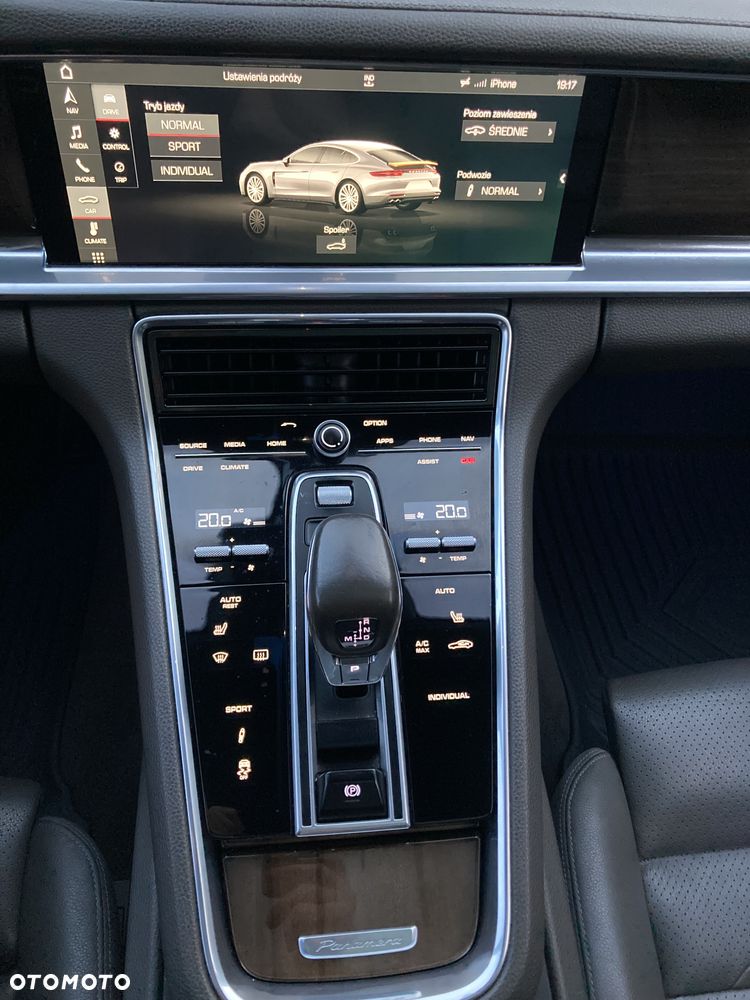 Porsche Panamera 4S - 28
