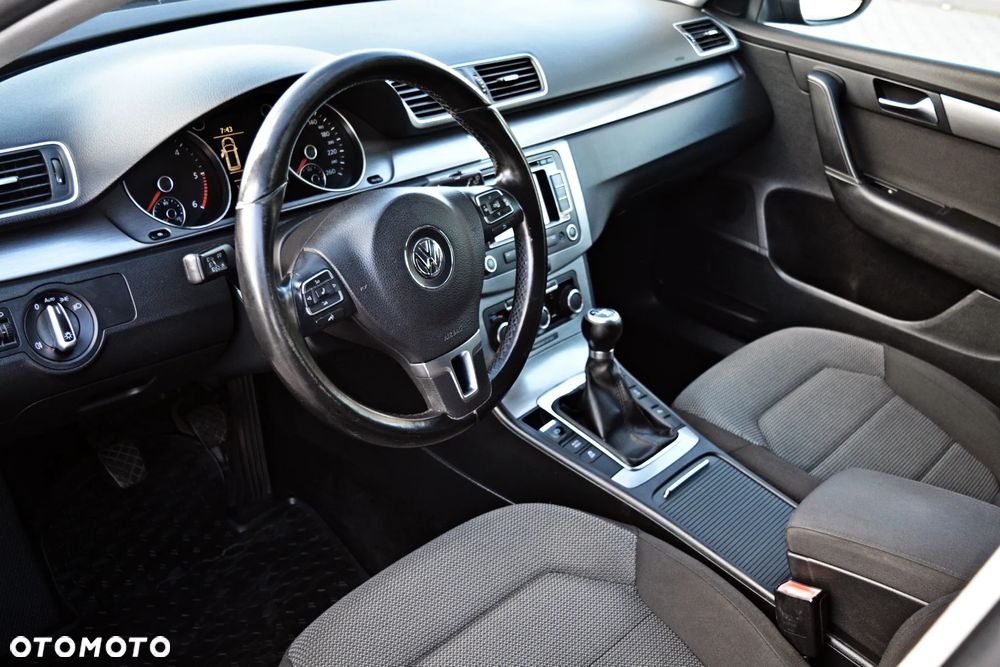 Volkswagen Passat Variant 2.0 TDI BlueMotion Technology DPF Comfortline - 17