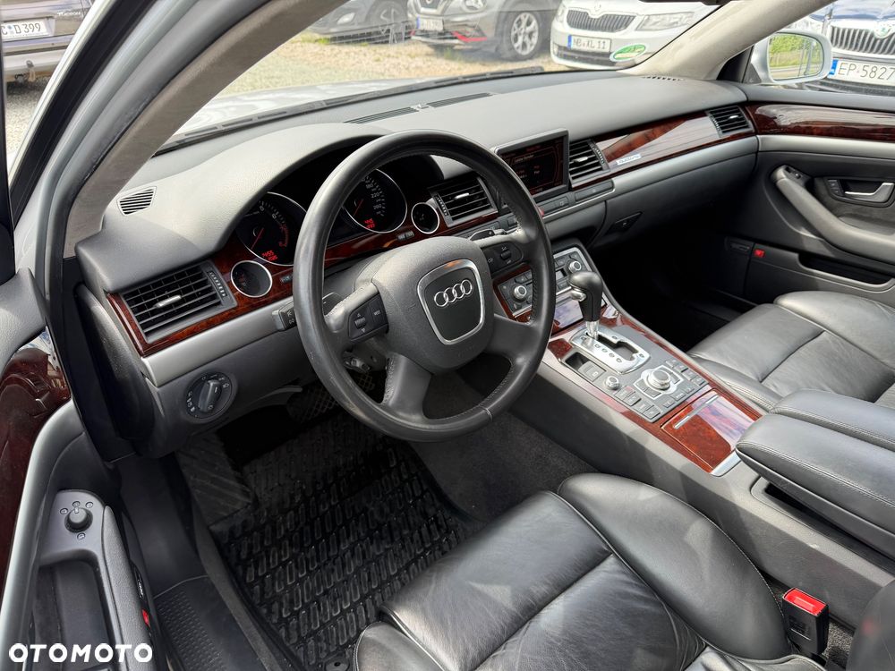 Audi A8 4.2 Quattro - 38