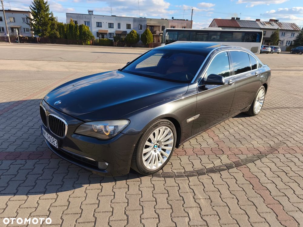 BMW Seria 7 750Li - 1