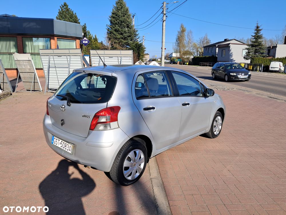 Toyota Yaris 1.0 Premium - 6