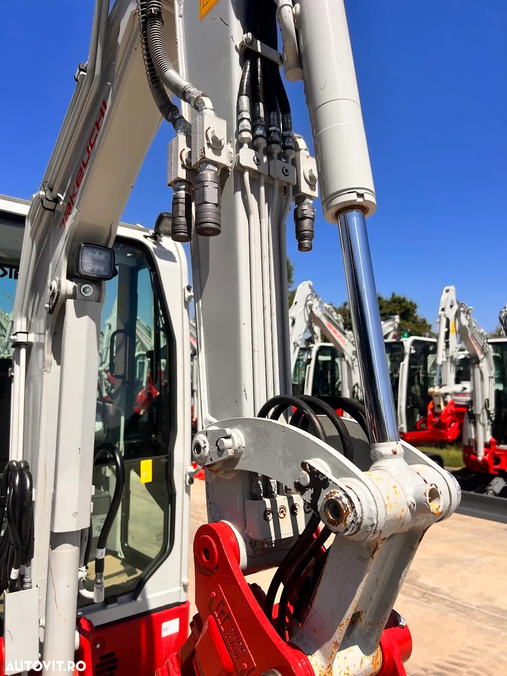 Takeuchi Tb 325 R - 8