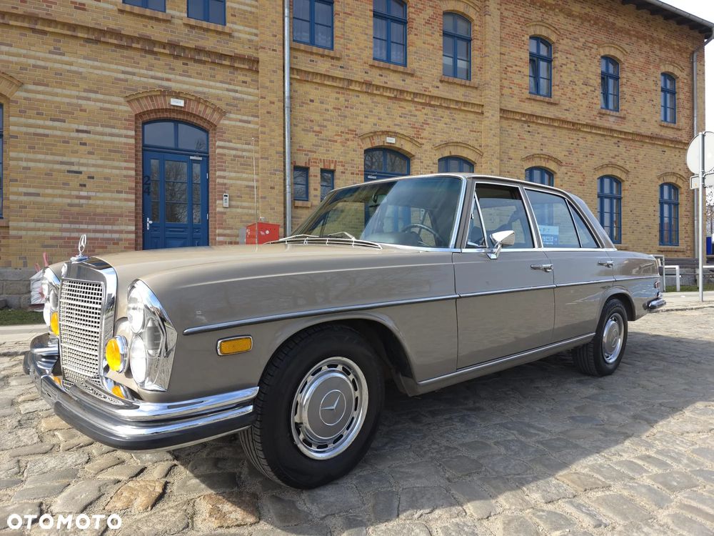 Mercedes-Benz 280 - 1