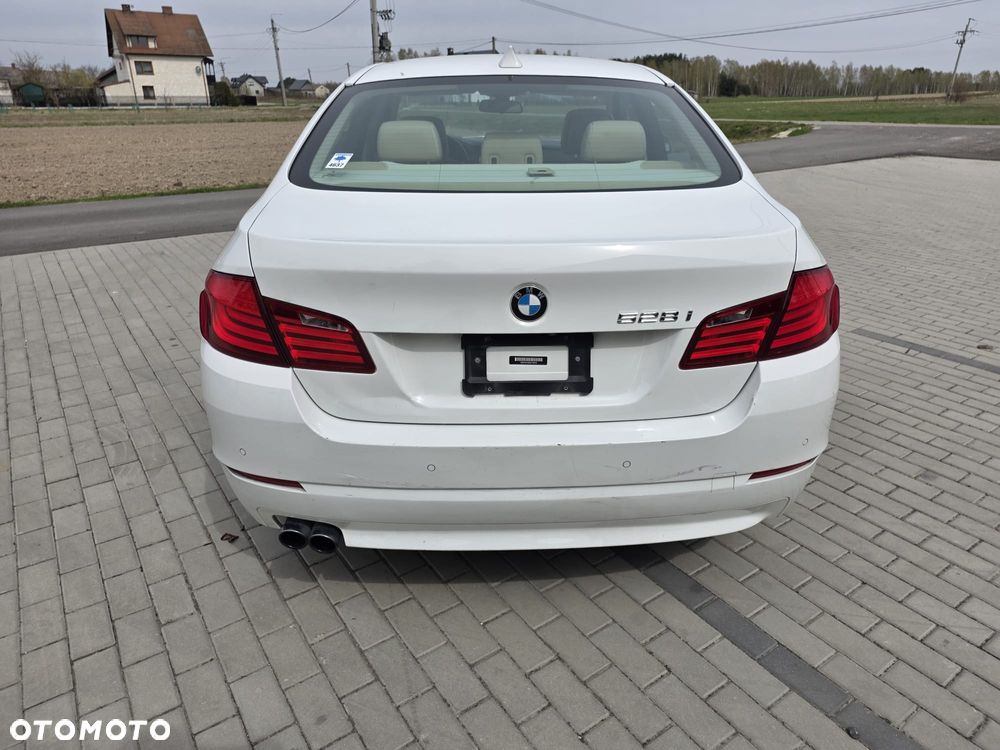 BMW Seria 5 528i Sport-Aut - 2