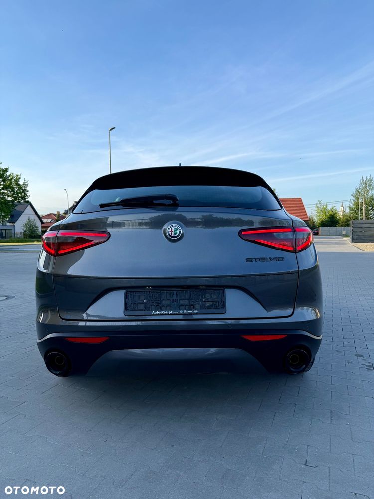 Alfa Romeo Stelvio 2.2 16V AT8 - 11