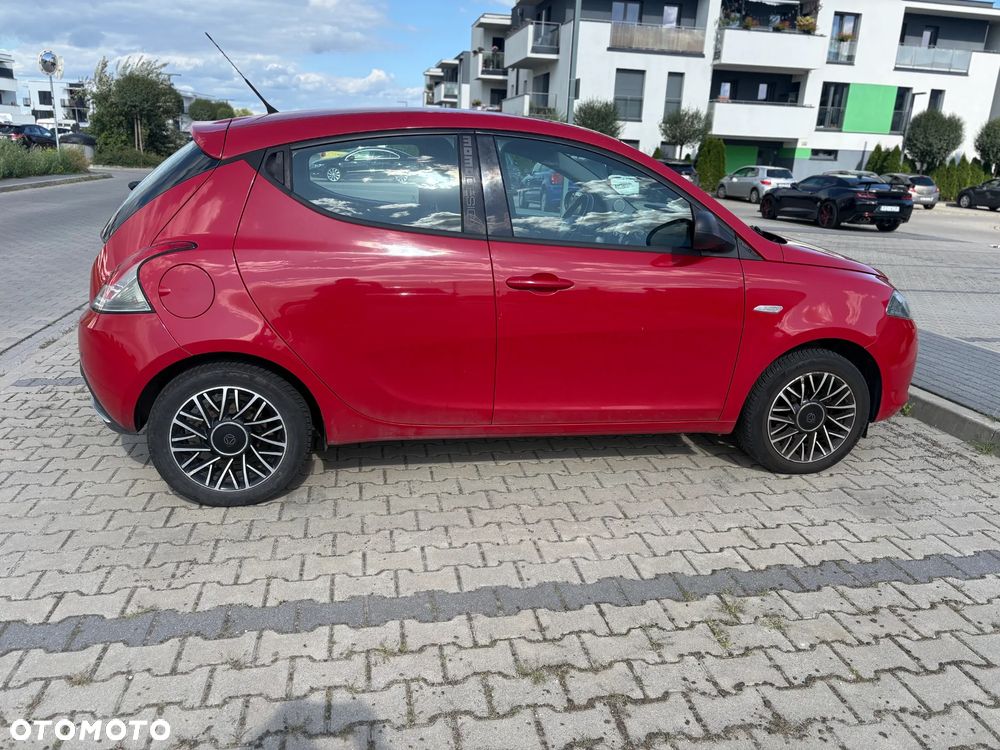 Lancia Ypsilon 1.2 8V Momo S&S - 3