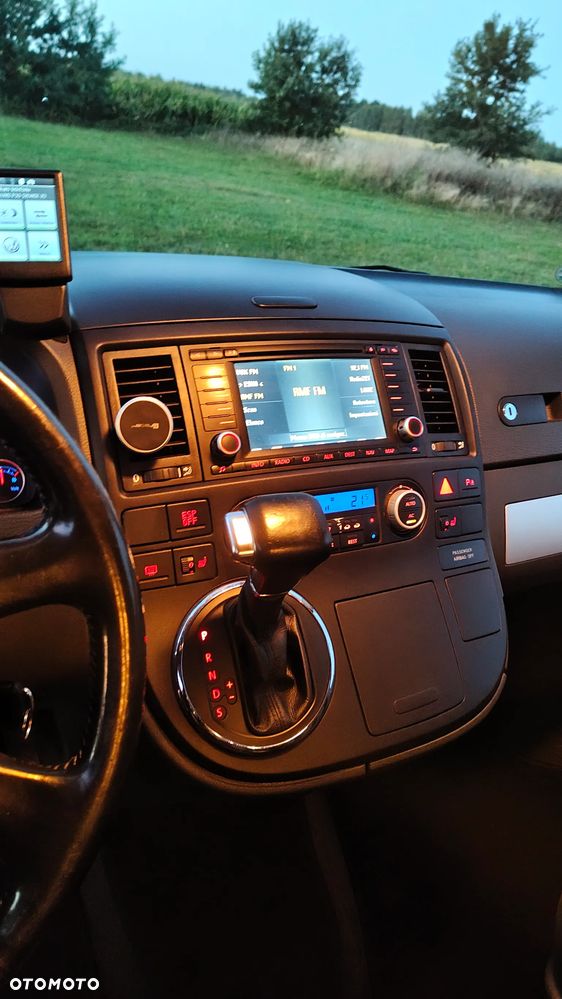 Volkswagen Multivan - 12