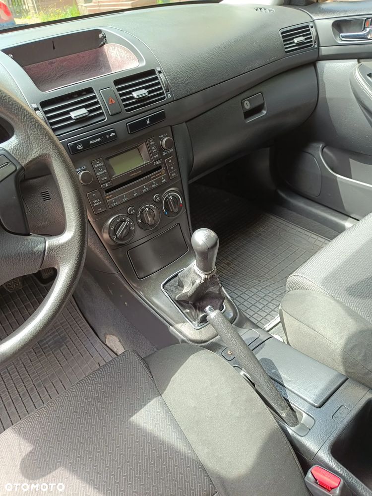 Toyota Avensis 1.8 VVT-i - 4