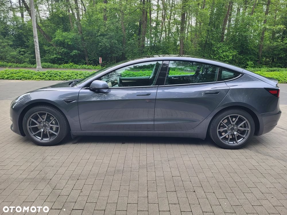 Tesla Model 3 - 11