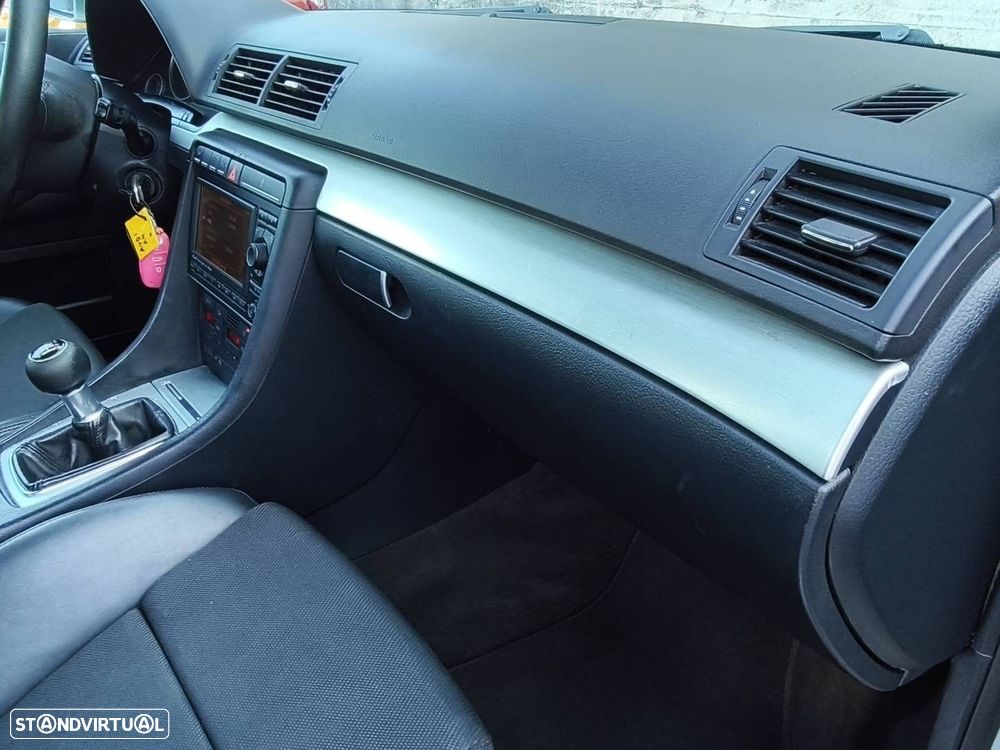 Audi A4 2.0 TDI S-line - 28