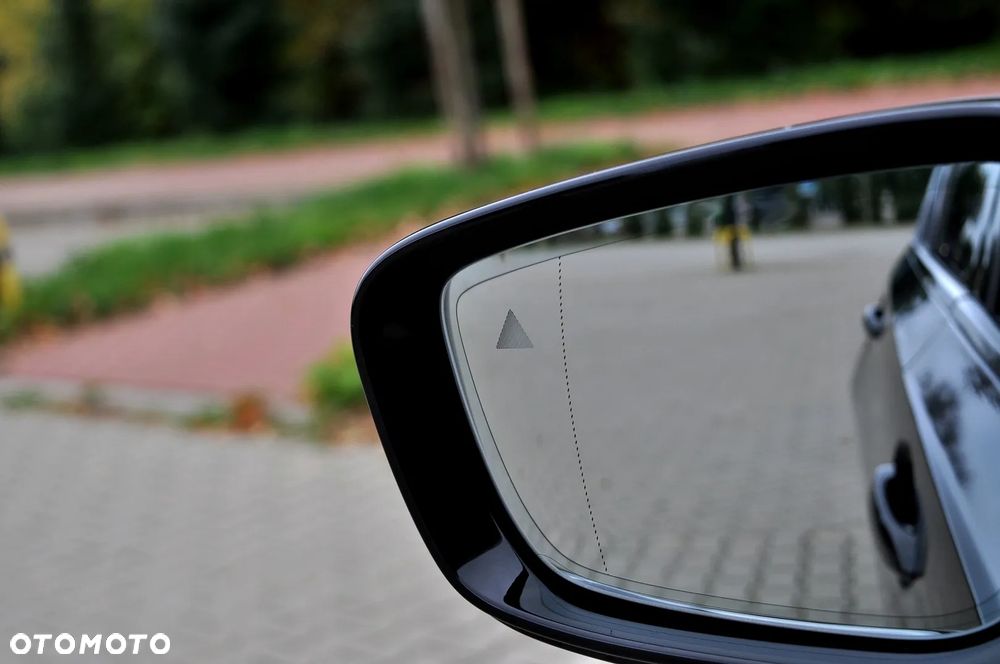 BMW Seria 3 318d M Sport Shadow - 40