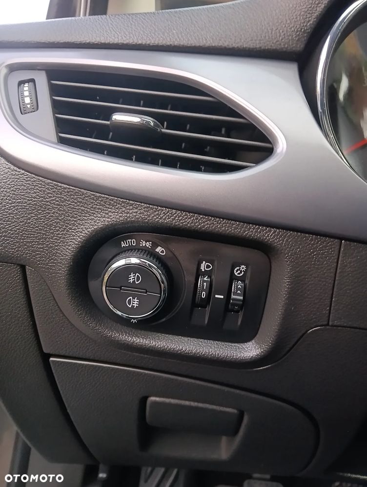 Opel Astra 1.4 Turbo Start/Stop Edition - 29