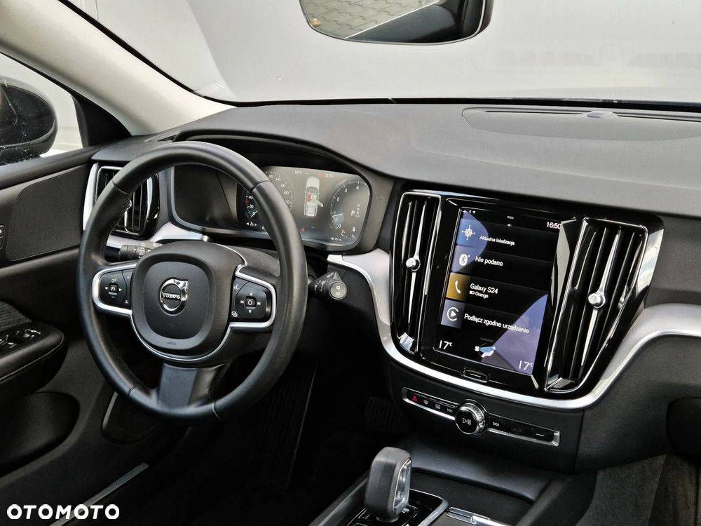 Volvo V60 B3 B DKG Momentum Pro - 31